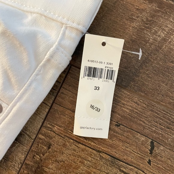 NWT! Gap Girlfiend Jean in White. Size 16/33. - Picture 4 of 12